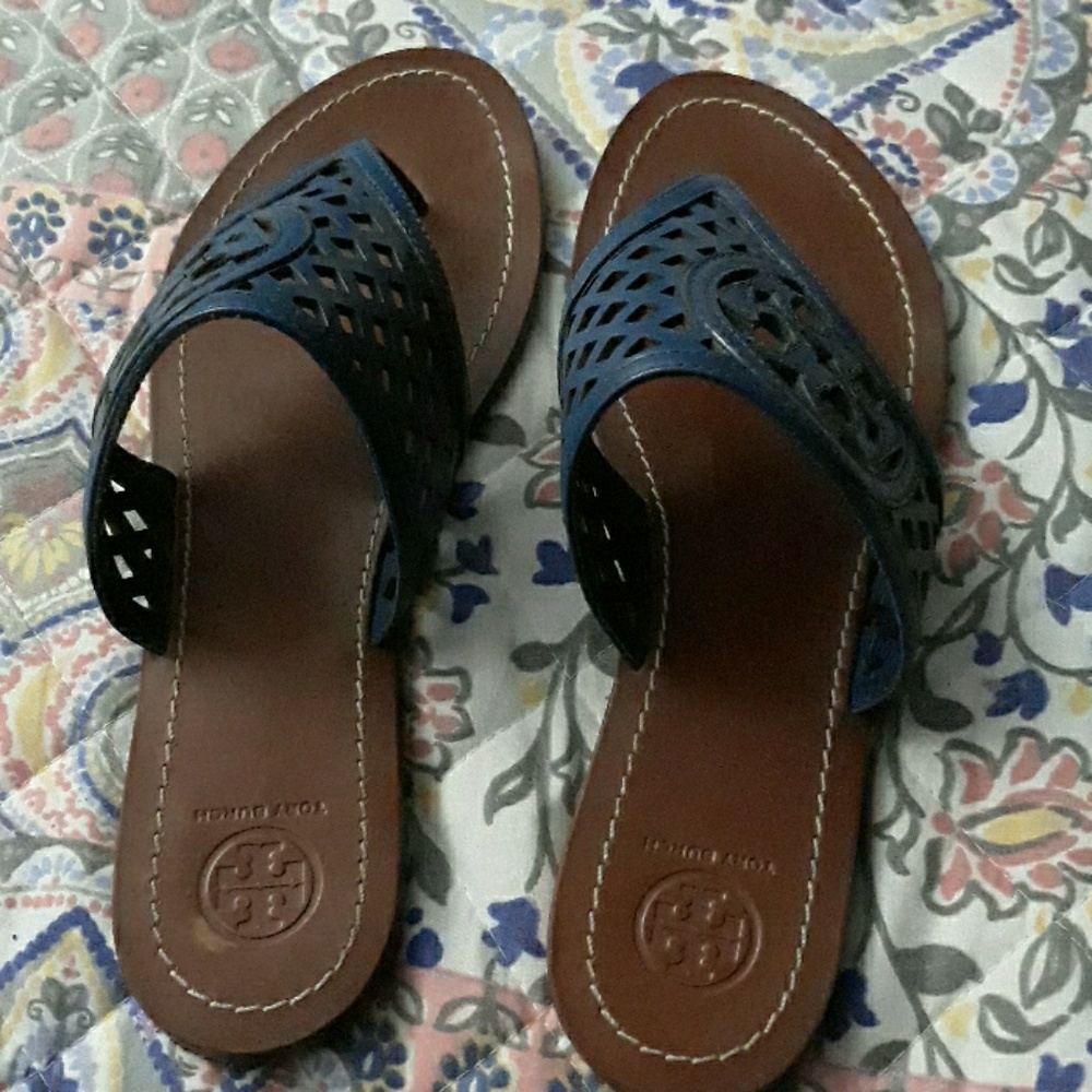 These are Tory Burch slippers size 9.